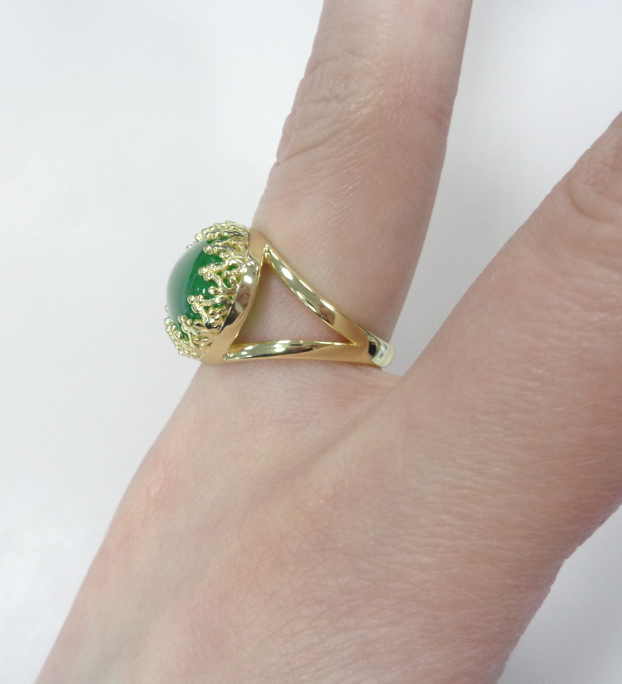 Серебряное кольцо с зеленым халцедоном